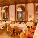 & Restaurant Walfisch فندق