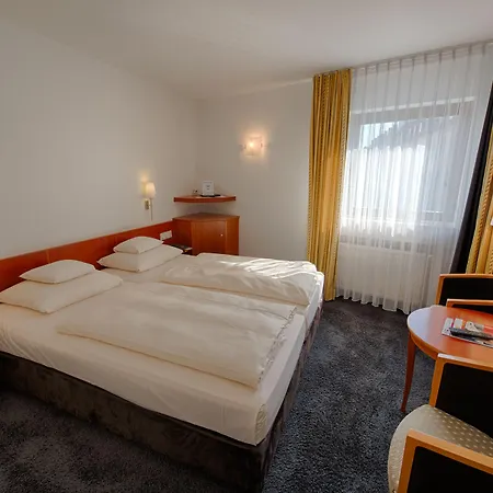 & Restaurant Walfisch 酒店 维尔茨堡