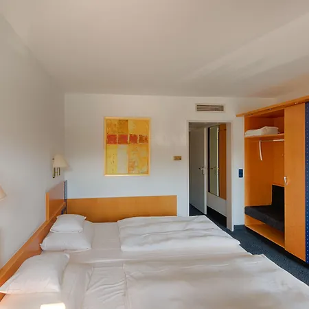 & Restaurant Walfisch 酒店 维尔茨堡