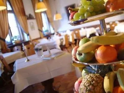 & Restaurant Walfisch 3* וירצבורג