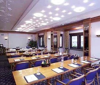 & Restaurant Walfisch מלון 3*