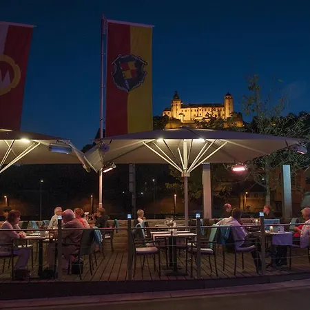 & Restaurant Walfisch 维尔茨堡