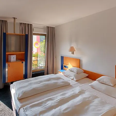 & Restaurant Walfisch 3* 维尔茨堡