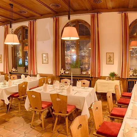 & Restaurant Walfisch מלון