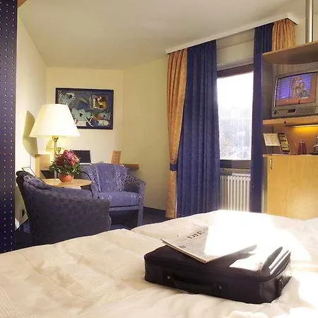 & Restaurant Walfisch 酒店 维尔茨堡