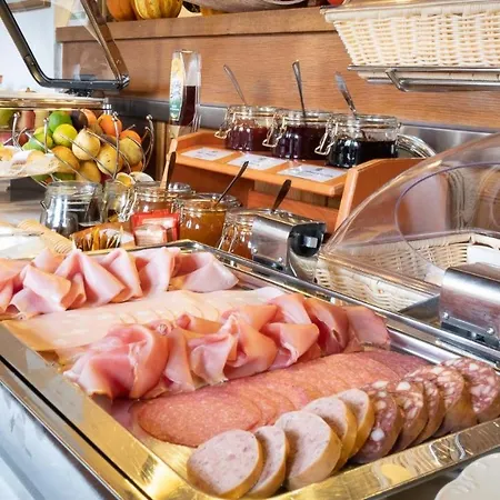 & Restaurant Walfisch מלון 3*
