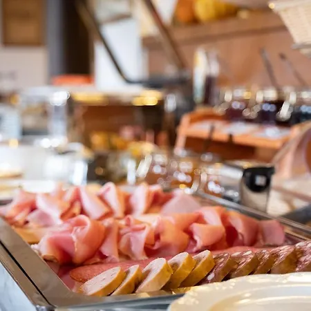 & Restaurant Walfisch 3*